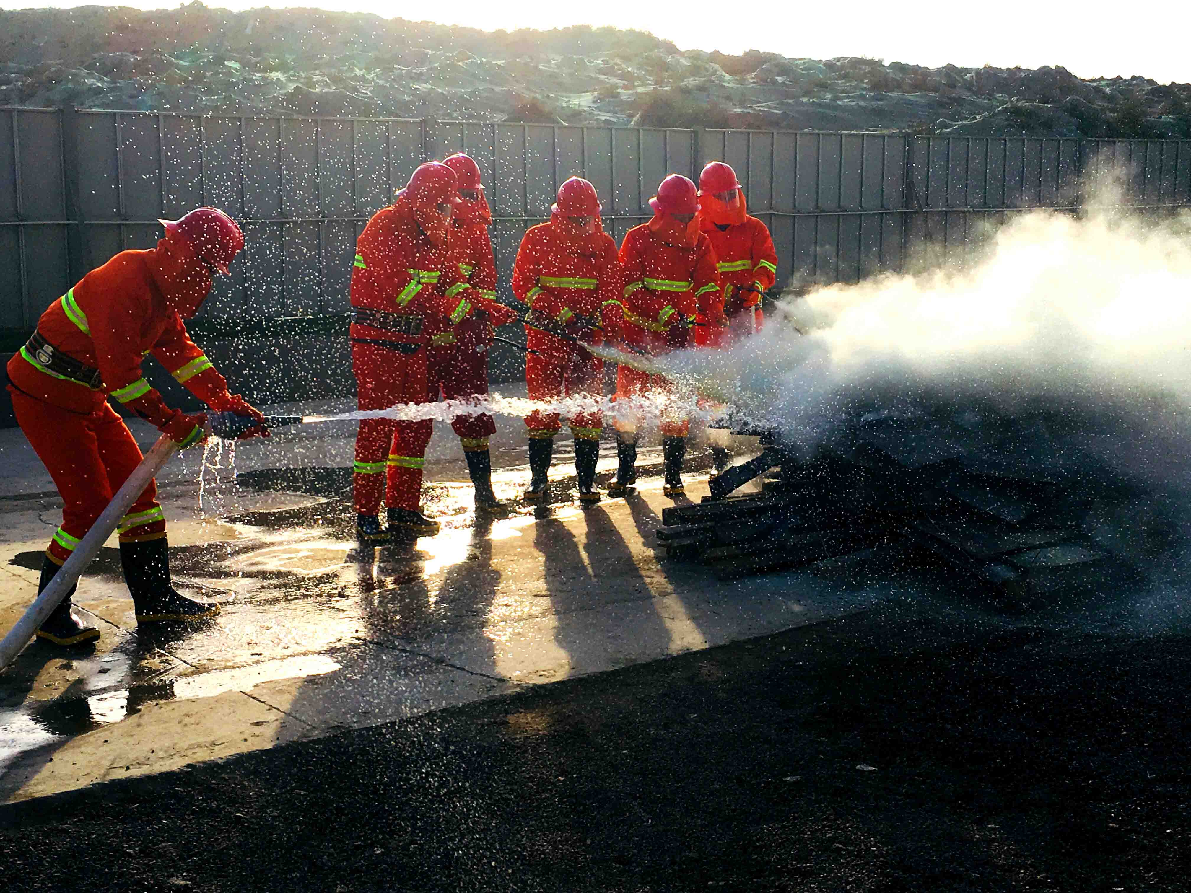 南昌縣消防員參加南昌建筑坍塌救援培訓(xùn)